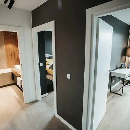 Diamond - Luxurious - A/c Apartment *